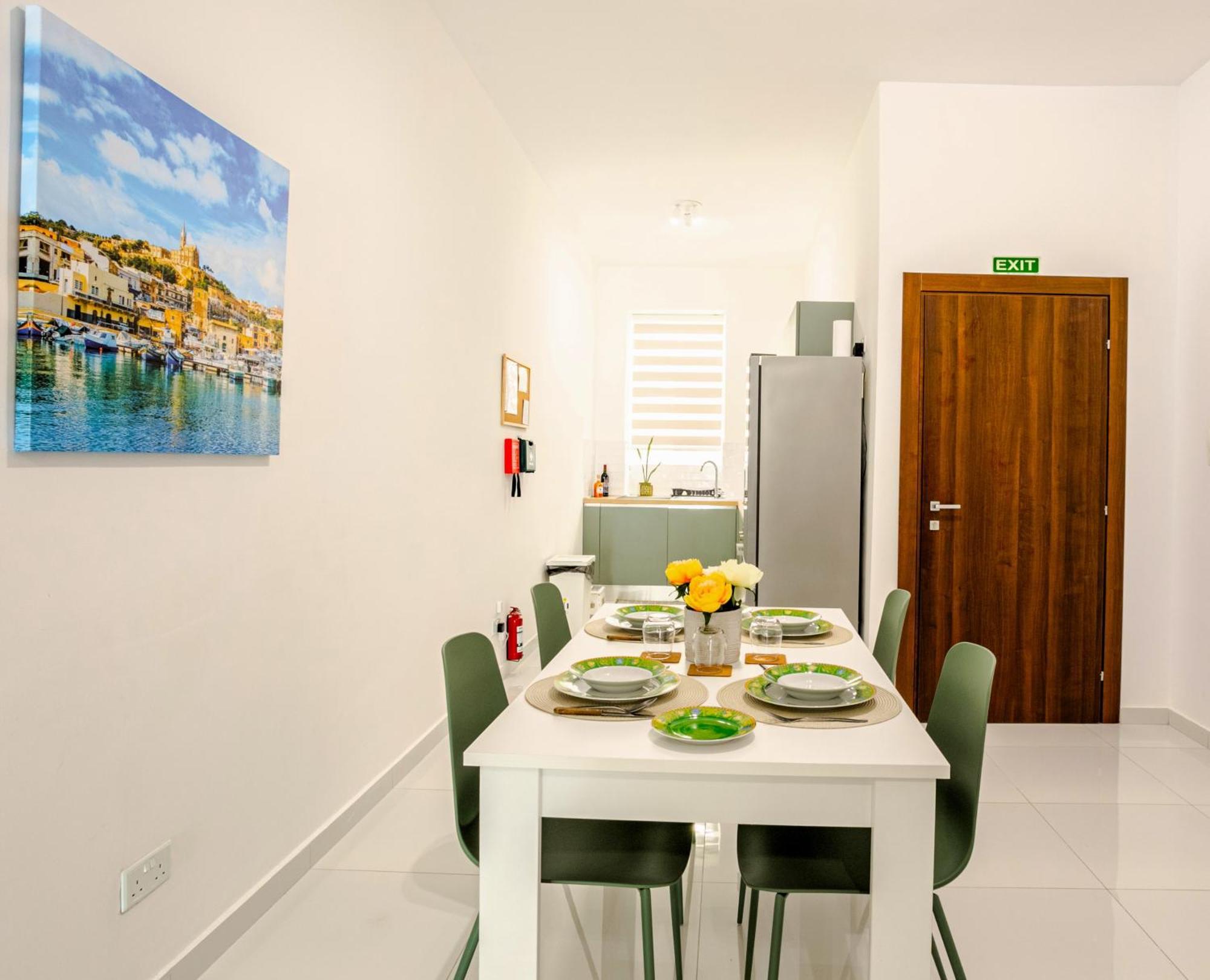 Contemporary St Julians Comfort Apartment Saint Julian's Exterior photo